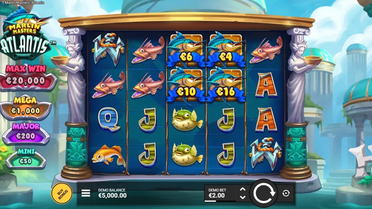 Pemandangan kota Atlantis yang megah dengan nelayan memegang trisula di slot Marlin Masters Atlantis